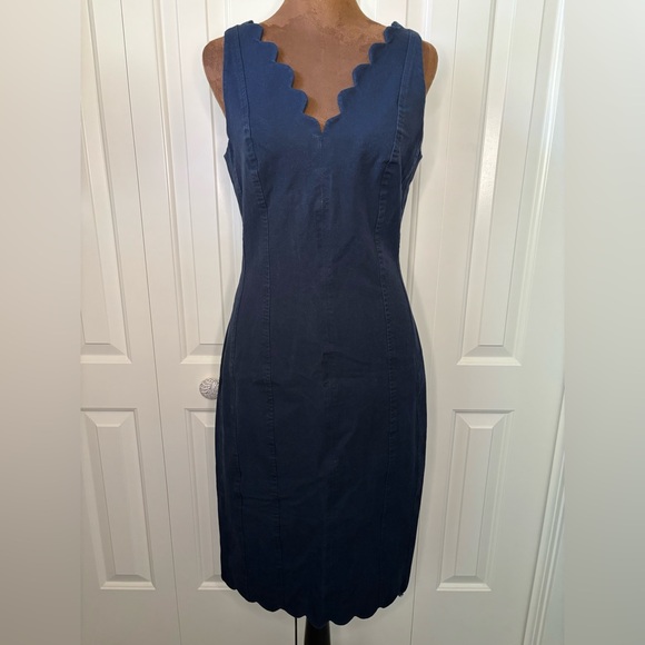 Banana Republic Dresses & Skirts - Banana Republic Navy Scalloped Hem V-Neck Dress size 4